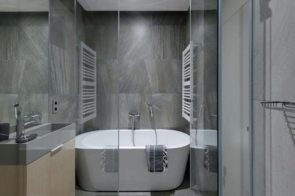 What Should You Expect During a Commercial Glass Replacement Project in Huntsville, AL?